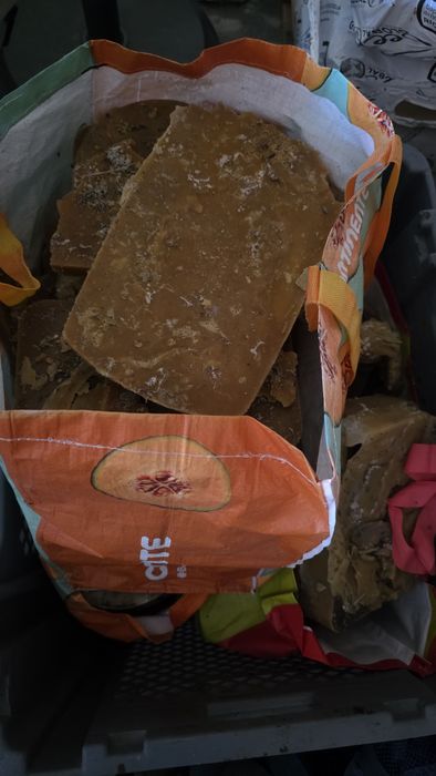 Cera de abelha moldada pu em broa