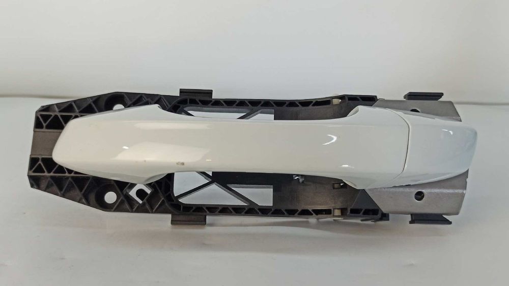 PUXADOR EXTERIOR FRENTE ESQUERDO VOLKSWAGEN GOLF VII LIM. ADVANCE BLUEMOTION TEC...