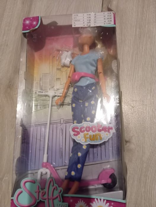 Barbie na hulajnodze Steffi love