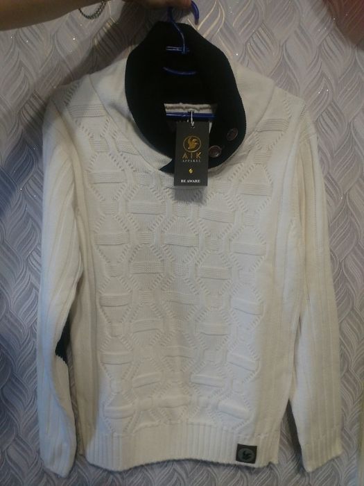 Продам светр APPAREL