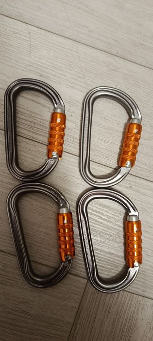 karabinki owalne Petzl OK Triact-Lock.