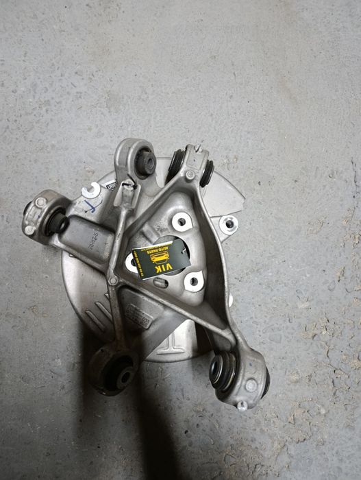 Задні цапфи Tesla model Y