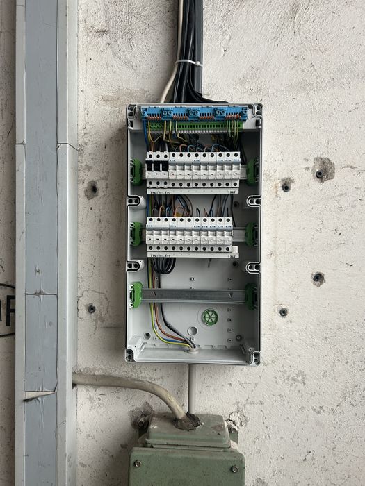 Usługi Elektryk, naprawy, montaż, modernizacja, pomiary elektryczne