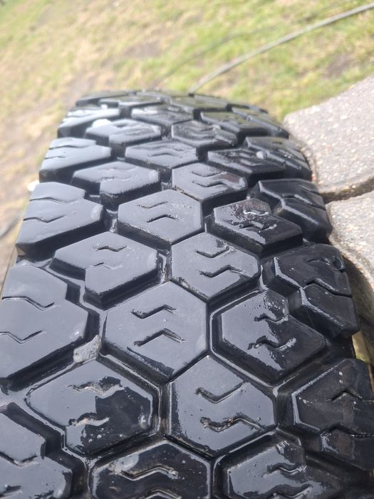 Opony  rozmiar  10.5    17.5 good year