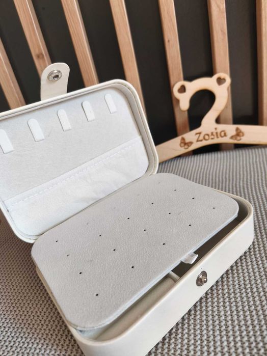 Beżowa kosmetyczka nowa na biżuterię kolczyki duża pojemna szkatułka