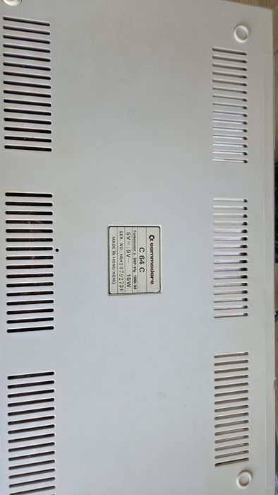 Commodore 64 - zestaw (komputer, magnetofon, joysticki,  cartridge, kasety z oprogramowaniem i grami)