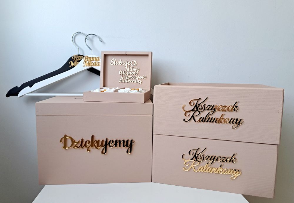 Beżowe pudełko na koperty obrączki wieszaki koszyczki lustrzane złote