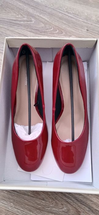 Nowe półbuty Clara Barson