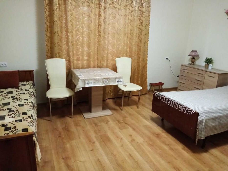 Здається кімната на 2-3 осіб у м.Берегово, можна без підселення