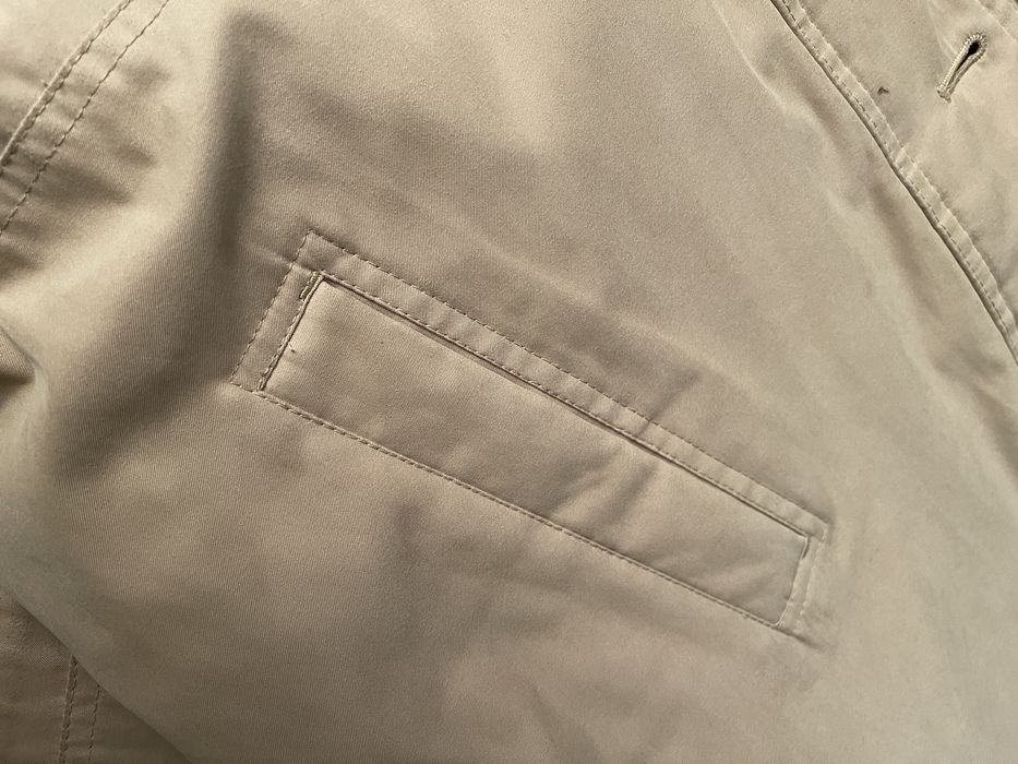 Blusao desportivo,tons cremes