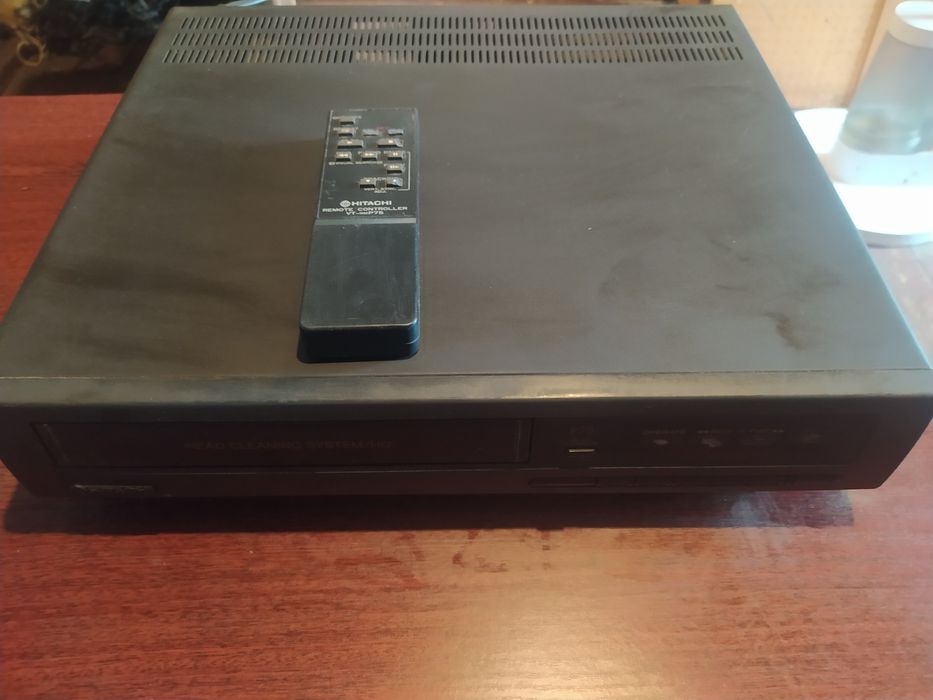 Magnetowid VHS. Hitachi