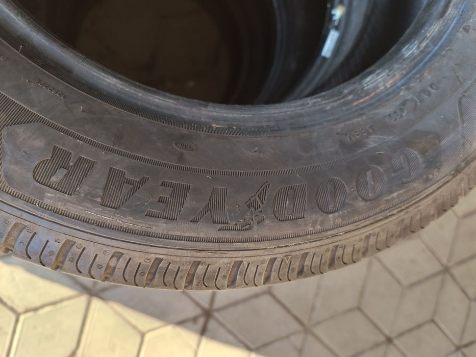 215/16R16C Good year