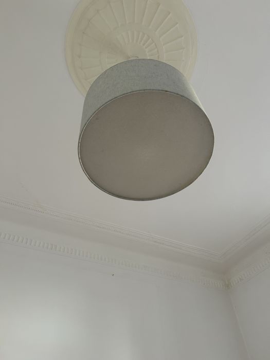 Abajur azul com fundo