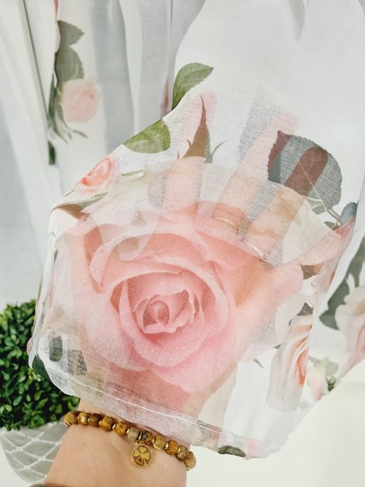 Firanka kuchenna w piękne róże