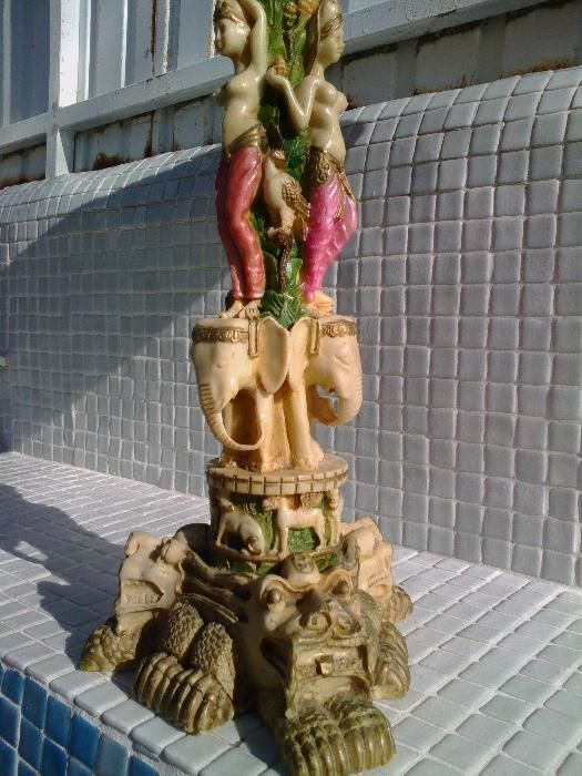 Mesa Linda Em Marfinite De Origem Japonês Pode Estar No Exterior