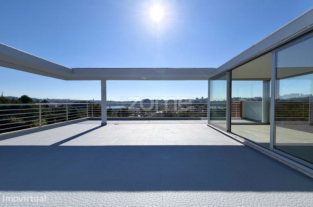 Rooftop T3 Duplex | Private Condominium | Near Freixo Marina