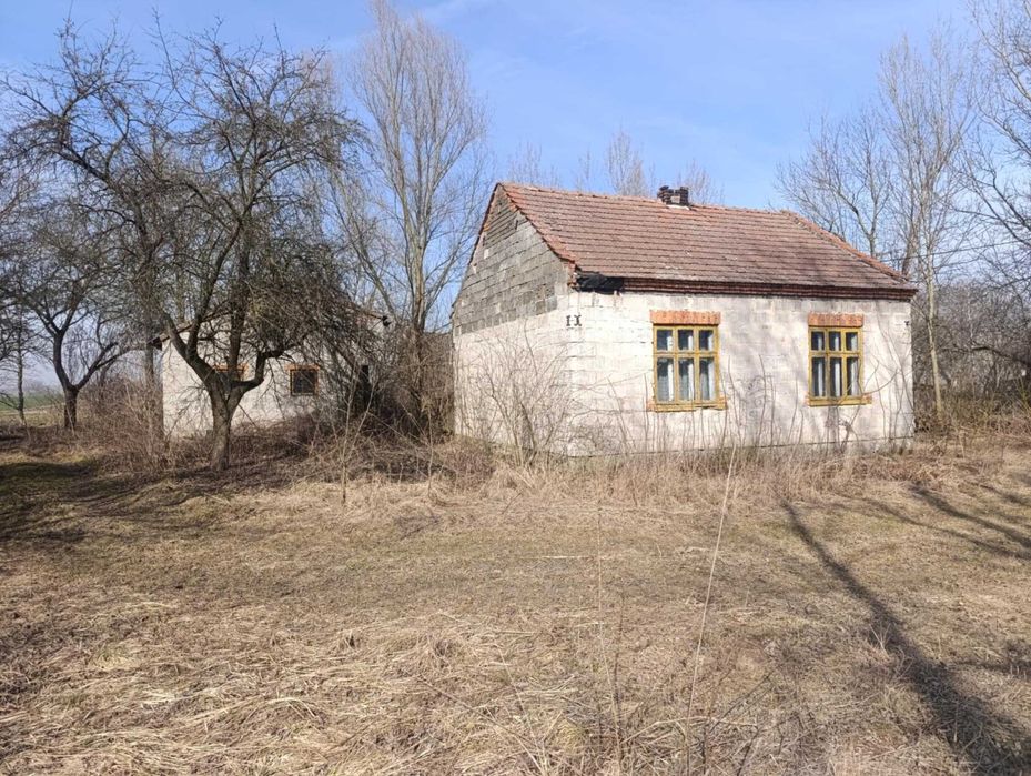 Działka z budynkami