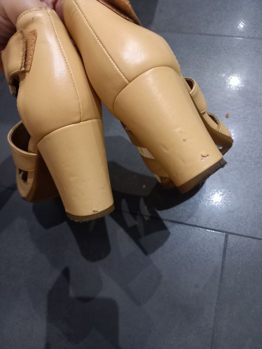 Skórzane sandały 36