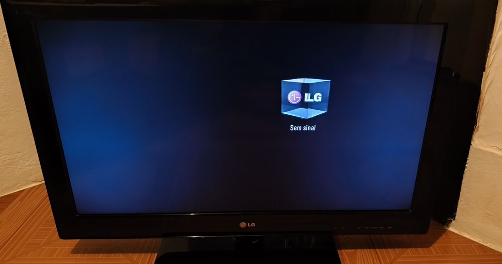 Televisão LG  
Modelo: 32LS3400