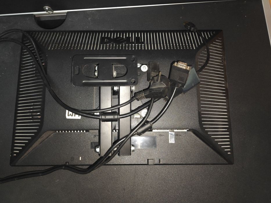 Monitor dell z uchwytem na ścianę