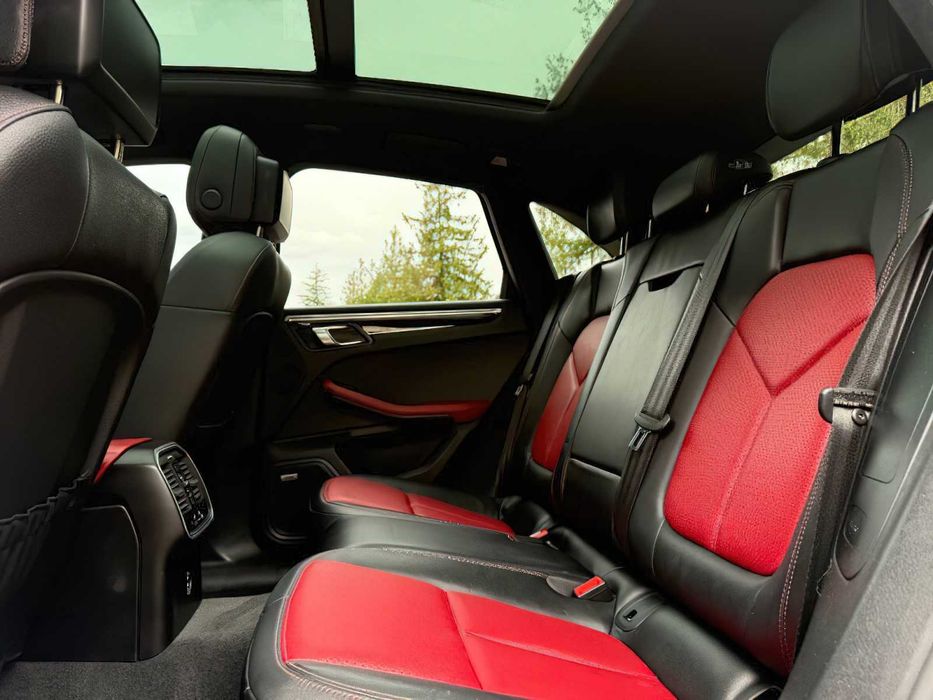 Porsche Macan      2022