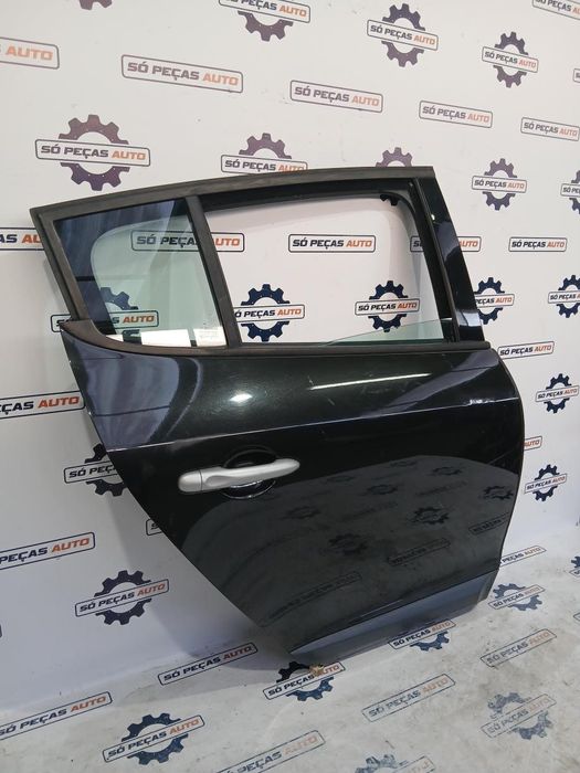 PORTA TRASEIRA DIREITA PRETA RENAULT MEGANE 3 1.5DCI 2009-2016 ANO: 20