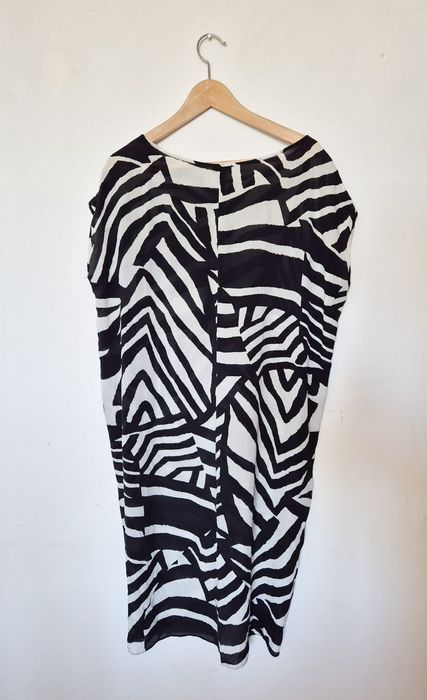 Sukienka w geometryczny wzór