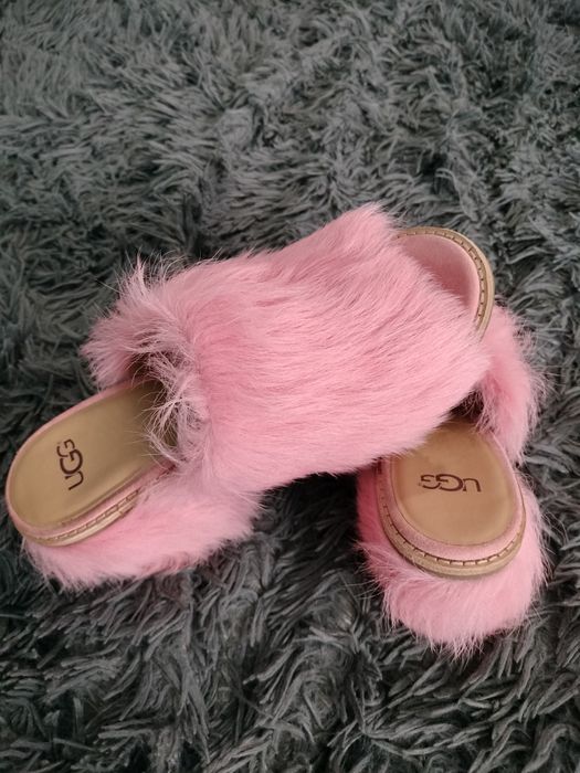 UGG klapki w rosa różowe z futerkiem na obcasie