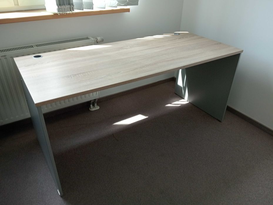 Biurka 160, 140 i 100 cm w dobrym stanie