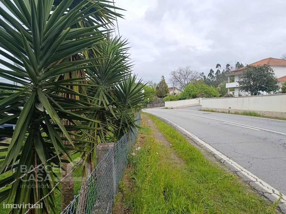 Terreno de construção - Face estrada — Lama, Braga