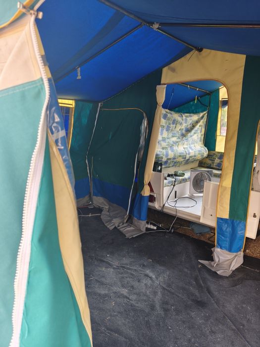 Atrelado tenda com avançado