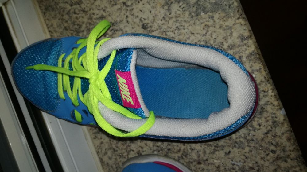 Sapatilhas Nike (última baixa de preço)