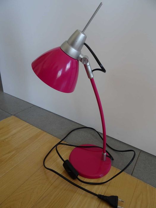 Lampka na biurko różowa Brilliant