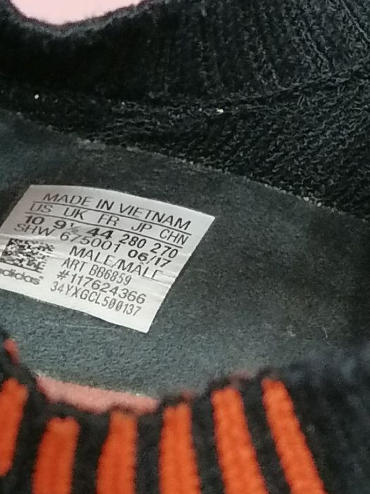 .Кроссовки Adidas