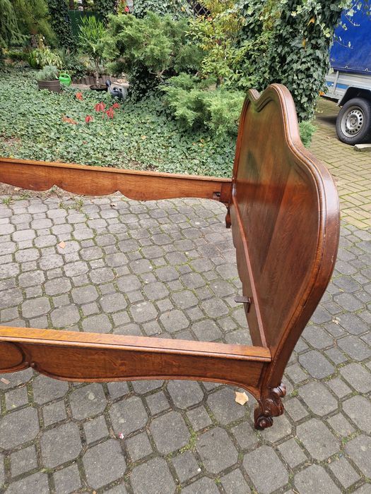 Piękna dębowa rama łóżka