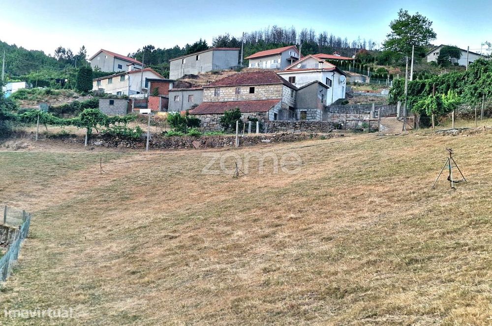 Terreno Rústico com 2433 m2 e anexo 39 m2 - Covelo Gerês, Montalegre