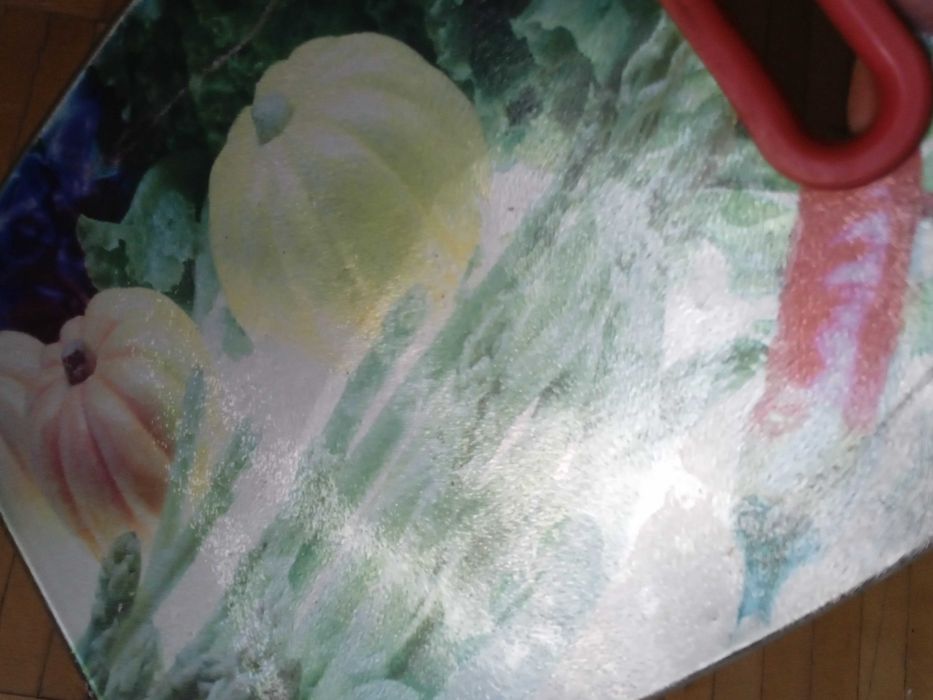 Szklane taca do krojenia w kwiatowy wzor