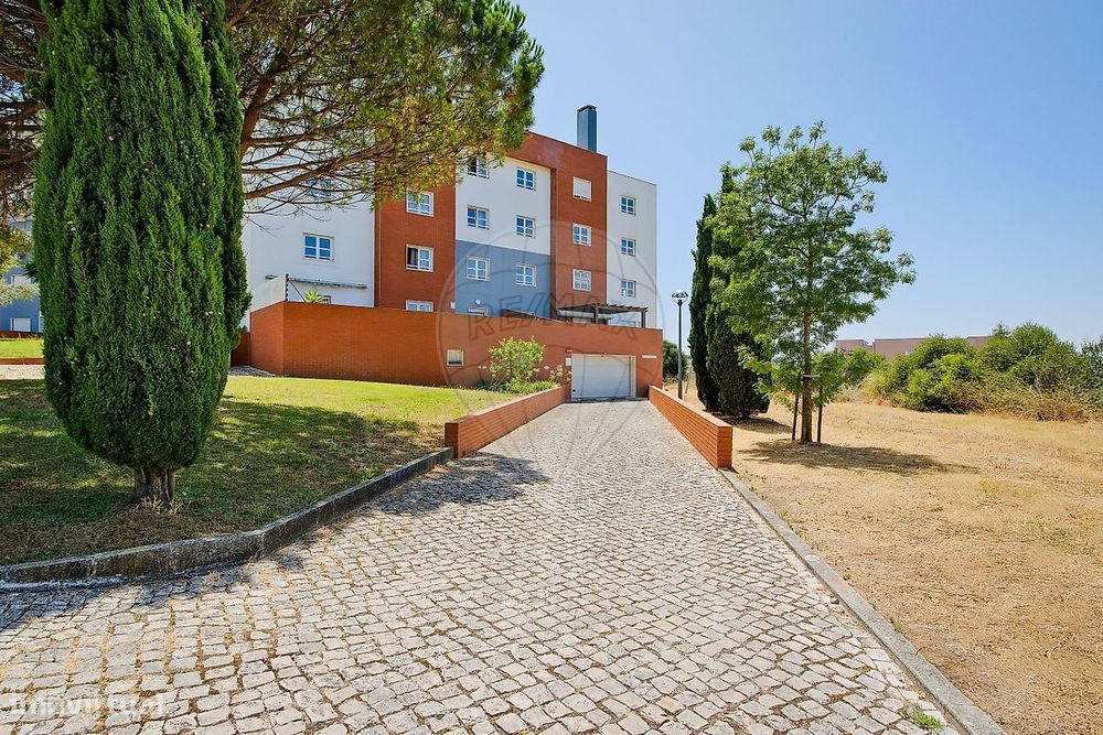 Apartamento T4 para arrendamento