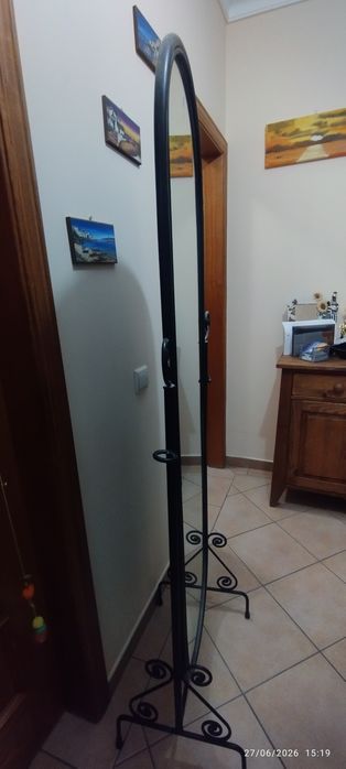 Espelho grande, 1,75m de altura, 63cm largura. Em Loulé.