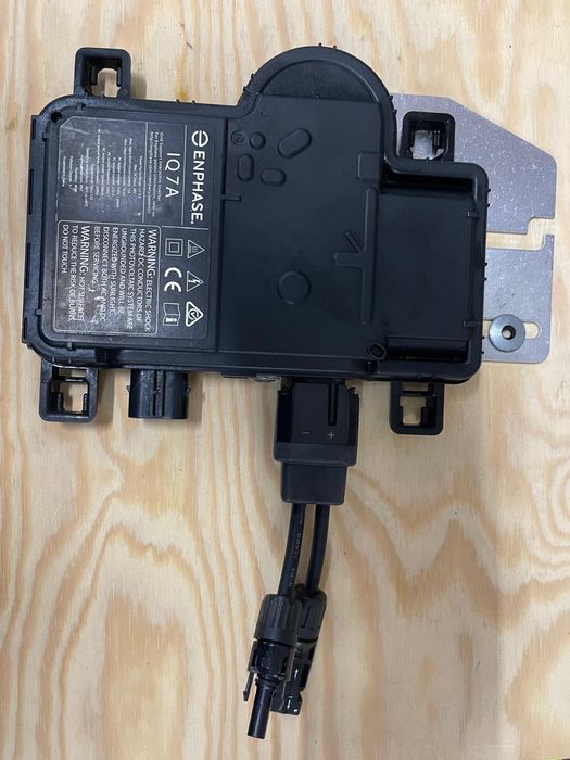 10 Microinversores Enphase IQ7 – Usados Retirados da conta Enphase