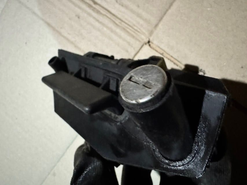 Замок кришки багажника (ляди) Volkswagen T4 1990-2003