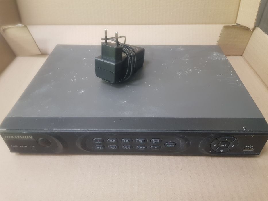 Видеорегистратор Hikvision DS-7204HVI-ST диск HDD 1Tb