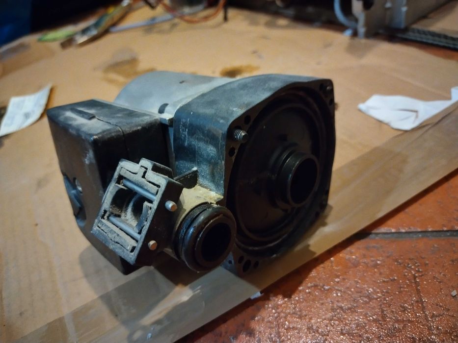 pompa obiegowa Grundfos 15-50 HB kotła De DIetrich CITY 1.24/II FF GN