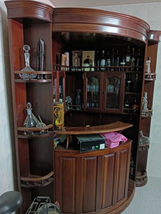 Móvel Bar de canto em madeira como novo.