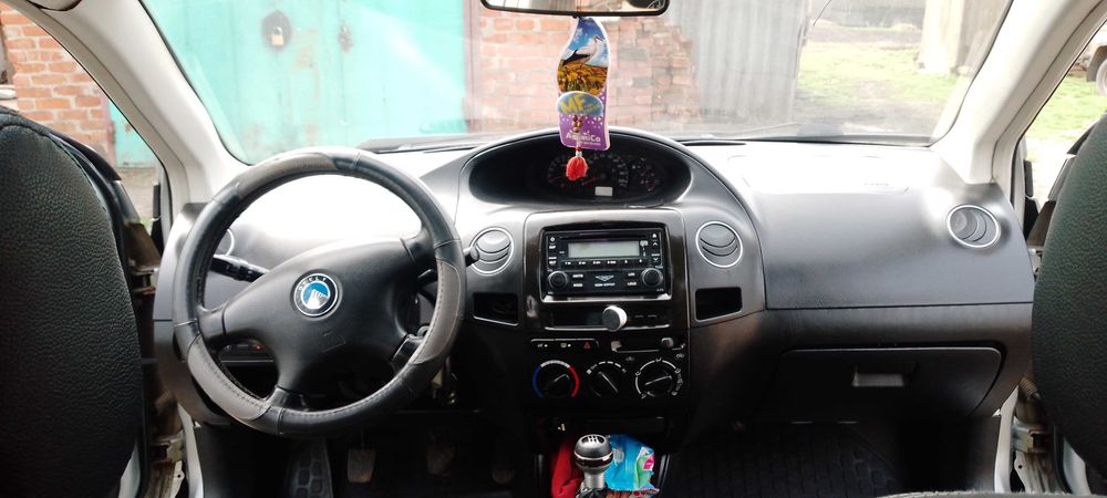 Автомобіль Geely MK