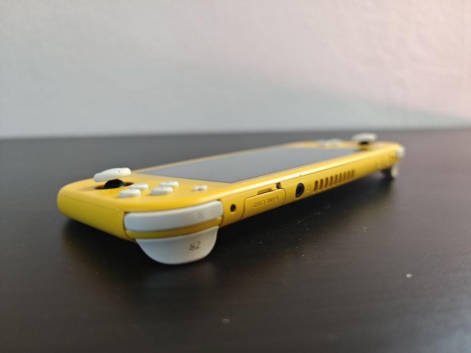 Nintendo Switch Lite Amarela