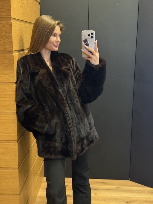 Шуба из норка коричневая средней длины