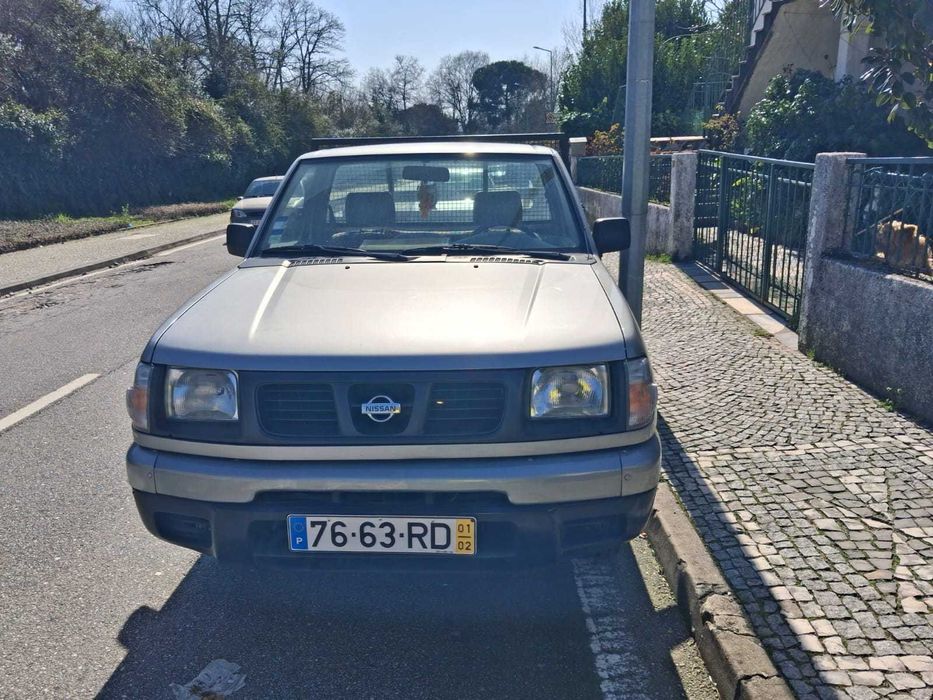 carrinha NISSAN estimada e pouco usada