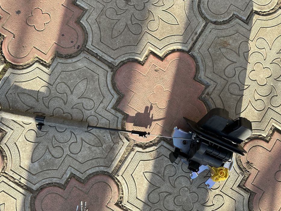 Продам замок крышки багажника,задней ляды audi q8,ку8