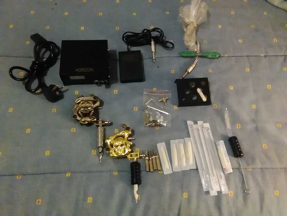 2 Máquinas tatuar com acessórios novos